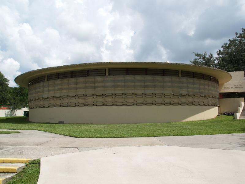 Lakeland, Florida (FL): Florida Southern College: Thad Buckner Building (was E.T. Roux Library), reading room exterior view (1941-1945, Frank Lloyd Wright)