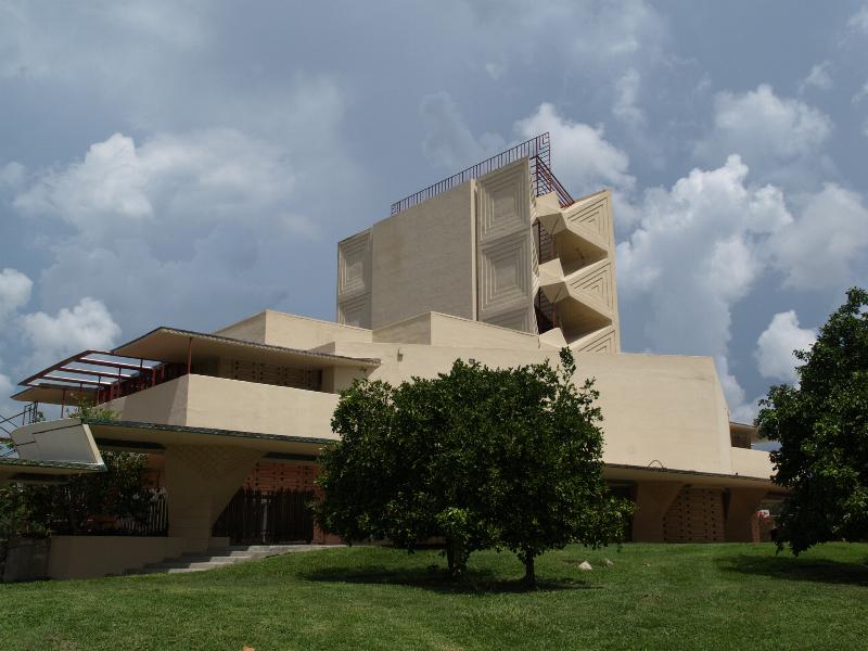 Lakeland, Florida (FL): Florida Southern College: Annie Pfeiffer Chapel, exterior view (1938-1941, Frank Lloyd Wright)