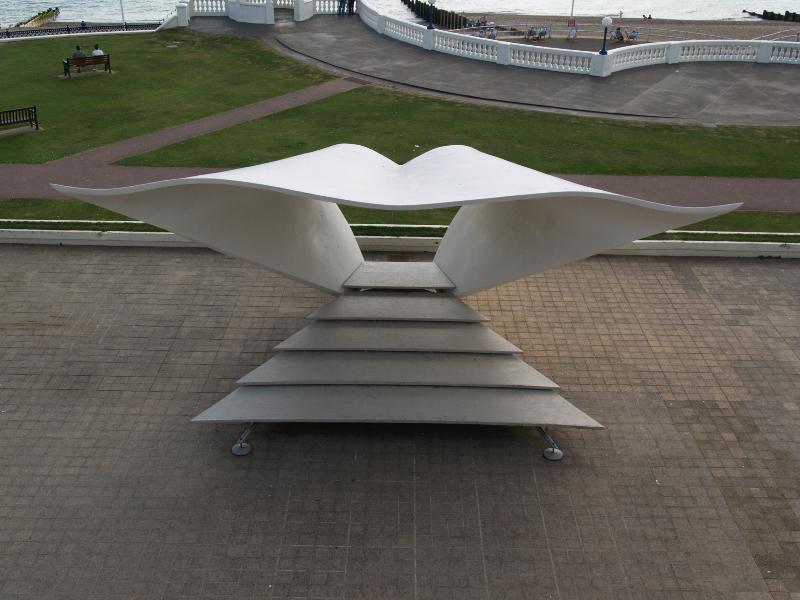 Bexhill-on-Sea, England: De La Warr Pavilion: bandstand (2001, architect Niall McLaughlin)