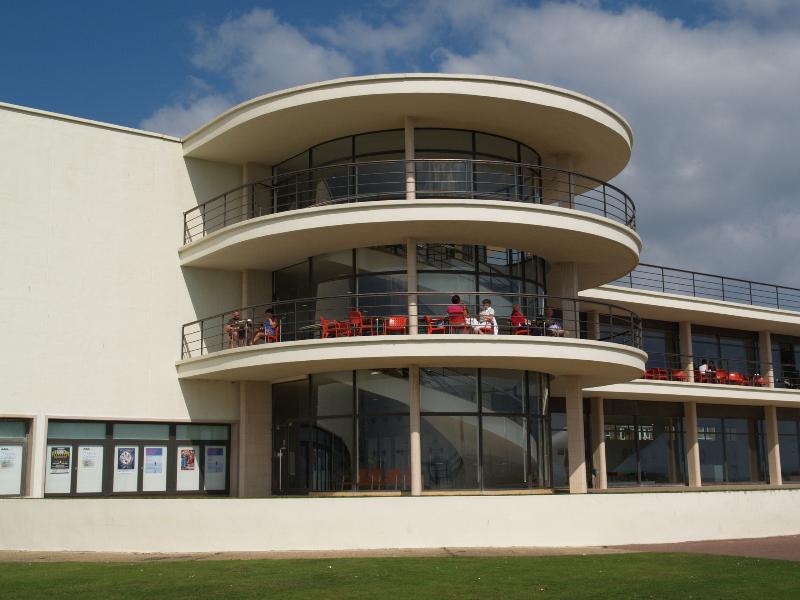 Bexhill-on-Sea, England: De La Warr Pavilion: terrace outside spiral staircase (1935, Erich Mendelsohn and Serge Chermayeff; restored 2005, John McAslan and Partners)