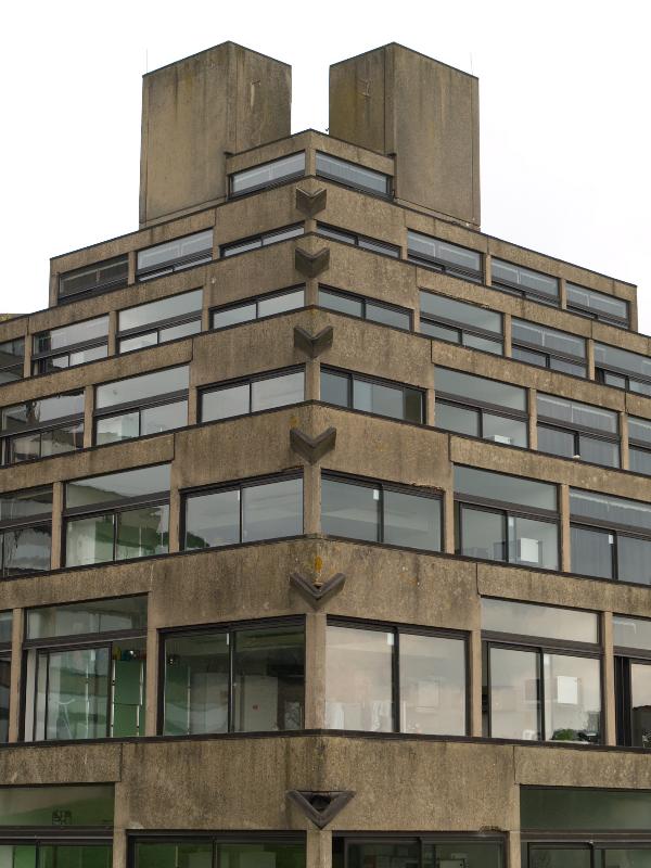 Norwich, England: Univesity of East Anglia: Suffolk Terrace ('Ziggurat'), water spouts (1964-1968, Denys Lasdun and Partners)
