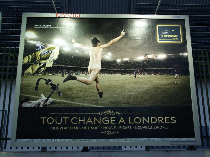 Paris, France: Eurostar advert: 'Tout Change A Londres'