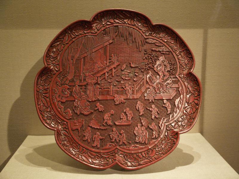 New York City, NY: Metropolitan Museum of Art: lacquer seven-lobed platter with scenes of children at play (China, 14th century)