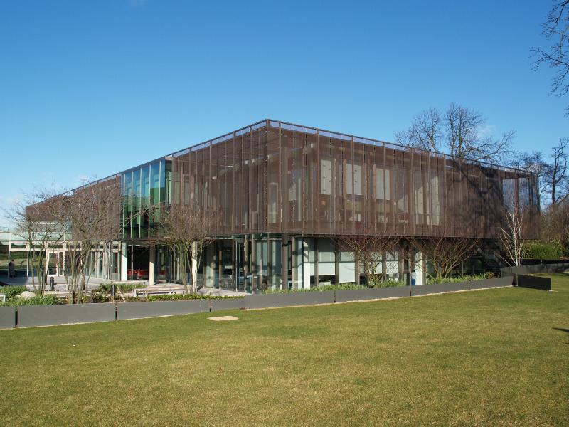 Hinxton, England: European Bioinformatics Institute (EBI, Wellcome Trust Genome Campus): East Wing (2007, architect NBBJ)