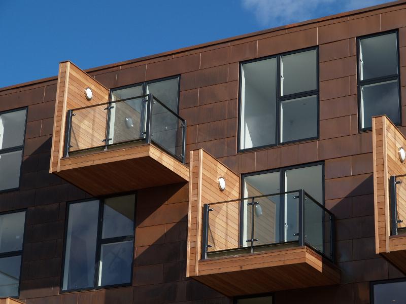 Cambridge, England: Kingfisher Way: balconies (2007-2008, architect Alison Brooks)