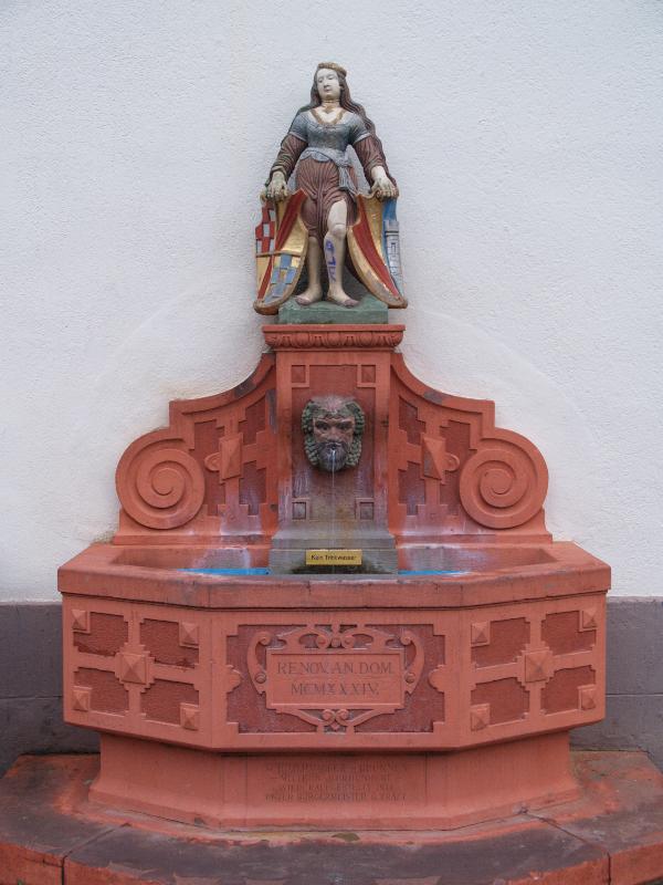 Ettlingen, Germany: Albstrasse: Harlot Fountain (middle of 16th century, renovated 1804)