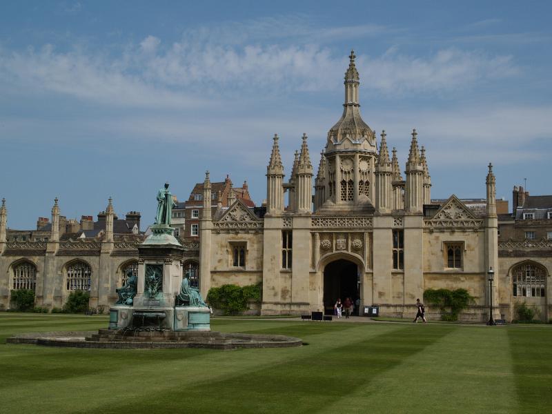 Cambridge, England: King's College: fountain and gatehouse