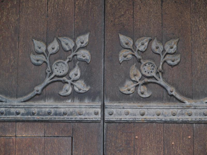 Cambridge, England: Emmanuel College: North Court entrance ironwork decoration (art nouveau, 1910-1914, architect Leonard Stokes)