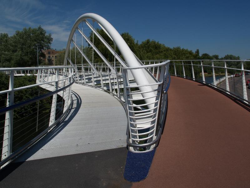 Cambridge, England: Riverside Bridge: central span (2007-2008, designer and engineer Ramboll Whitbybird)