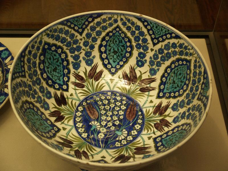London, England: British Museum: footed bowl (about 1550-1560, Iznik, Turkey; floral design)