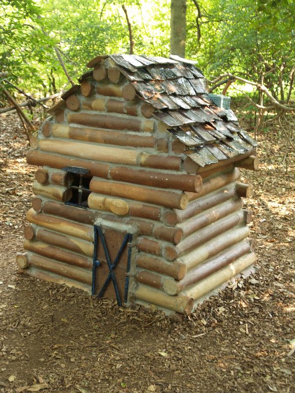 Media, Pennsylvania (PA): Tyler Aboretum: 'Hobbit House' (2008, designer and builder Bob Deane) (part of 'Totally Terrific Treehouses')