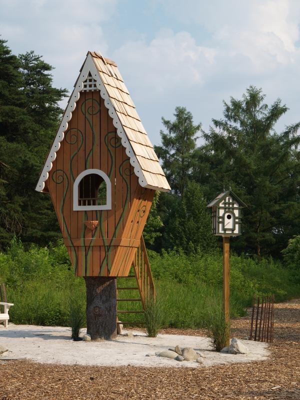 Media, Pennsylvania (PA): Tyler Aboretum: 'Cape May Bluebird House' (2008, designer and builder Preferred Landscaping, Inc.) (part of 'Totally Terrific Treehouses')
