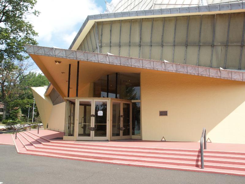 Elkins Park, Pennsylvania (PA): Beth Sholom Synagogue: main entrance (1954-1959, Frank Lloyd Wright and Mortimer J. Cohen)
