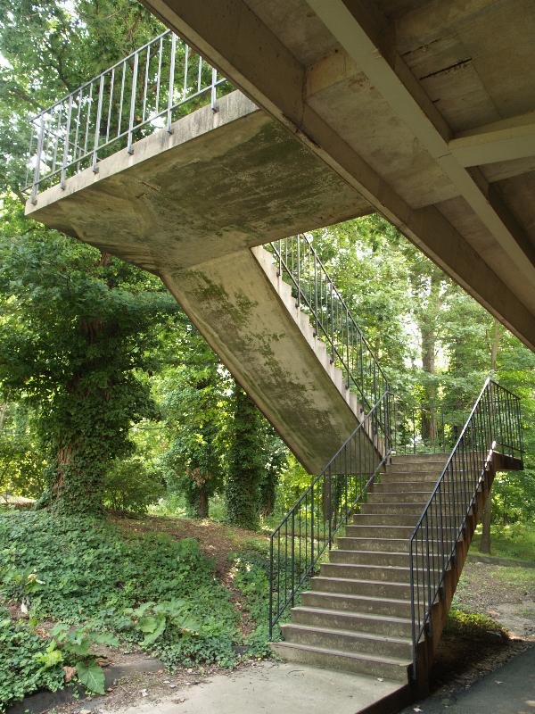 Princeton, New Jersey (NJ): Princeton University: Jadwin Gymnasium, cantilevered staircase (1964-1969, Walker O. Cain and Associates)
