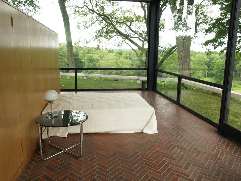 New Canaan, Connecticut (CT): Glass House estate: Glass House, bed area (1949, Philip Johnson)