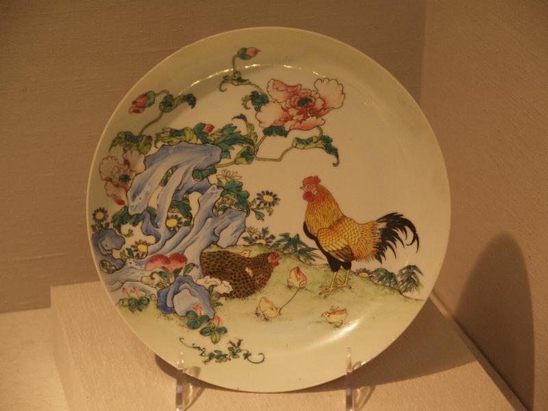New York City, NY: Metropolitan Museum of Art: dish (China, Qing dynasty, c1730-1750)