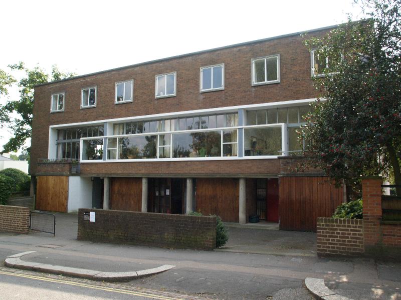 London, England: 1-3 Willow Road (Hampstead): view (1939, Ernoe Goldfinger)