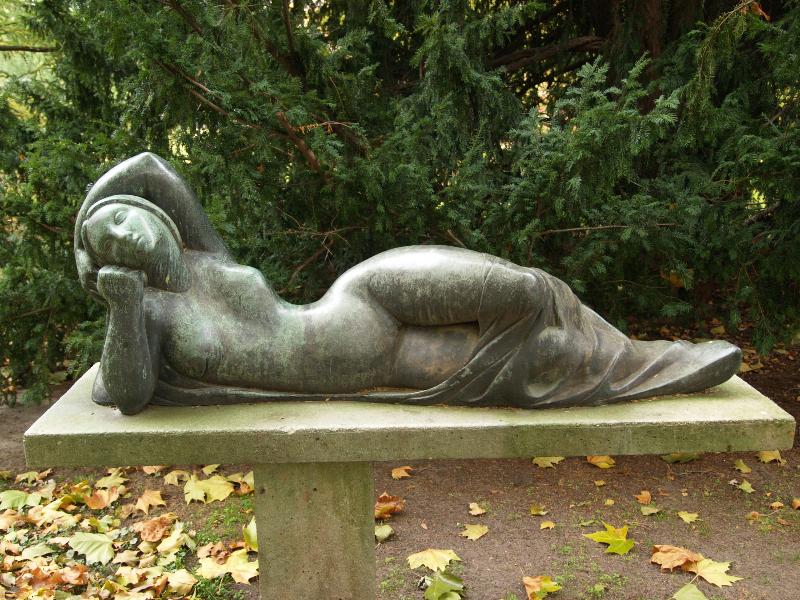 Berlin, Germany: Altonaer Strasse 4-14: Reclining Figure (1958, sculptor Alfredo Ceschiatti)