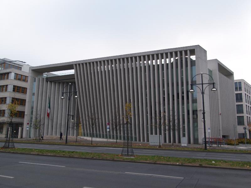 Berlin, Germany: Mexican Embassy (Klingelhoeferstrasse): view (2000, Teodoro Gonzalezde Leon, Francisco Serrano)