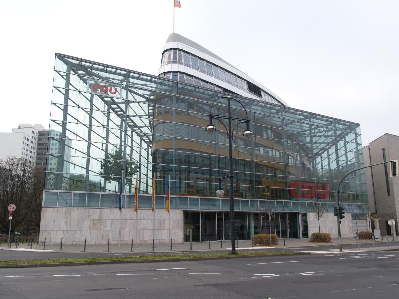 Berlin, Germany: Konrad-Adenauer-Haus (CDU Bundesgeschaeftsstelle, headquarters) (Klingelhoeferstrasse): view (2000, Petzinka Pink Architekten)