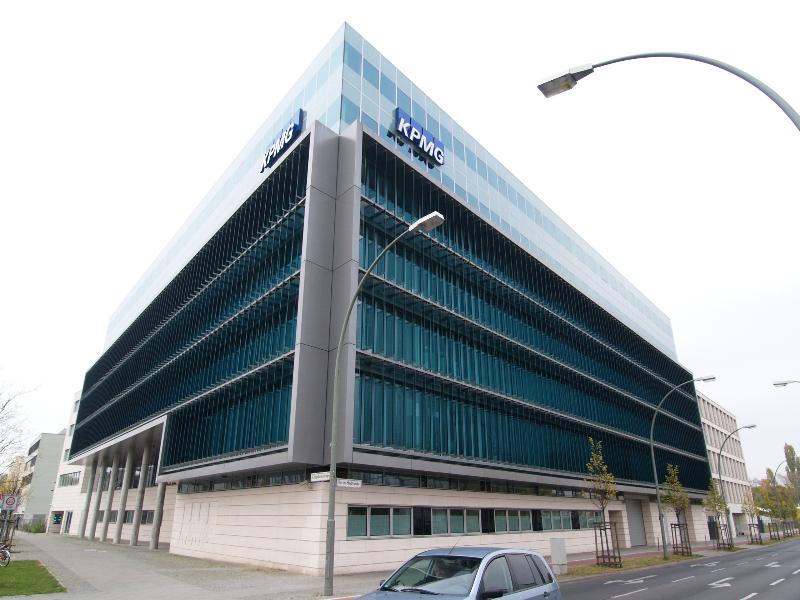 Berlin, Germany: KPMG (Klingelhoeferstrasse): view (2005, Nicholas Grimshaw and Partners and Claus Neumann Architekten)