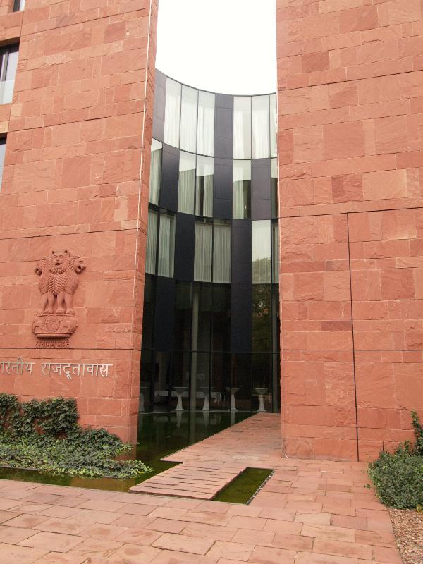 Berlin, Germany: Indian Embassy (Tiergartenstrasse): entrance (1999-2001, Leon Wohlhage Wernik Architekten)