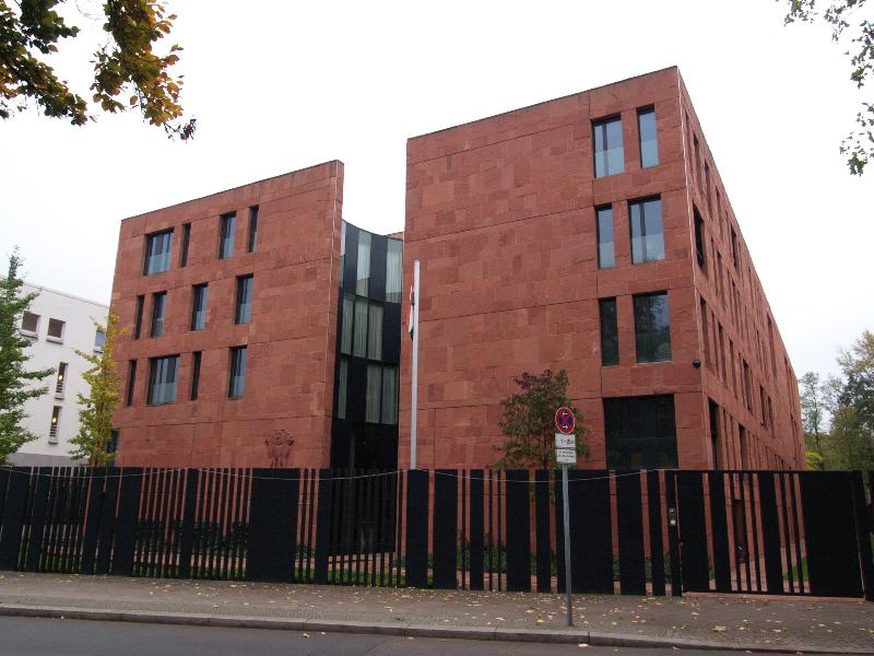 Berlin, Germany: Indian Embassy (Tiergartenstrasse): view (1999-2001, Leon Wohlhage Wernik Architekten)