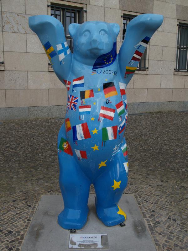Berlin, Germany: Niederkirchnerstrasse: Berlin bear (commemorating meeting of EU finance ministers and central bankers, 20/21 April 2007, artist Andrej Bitter)