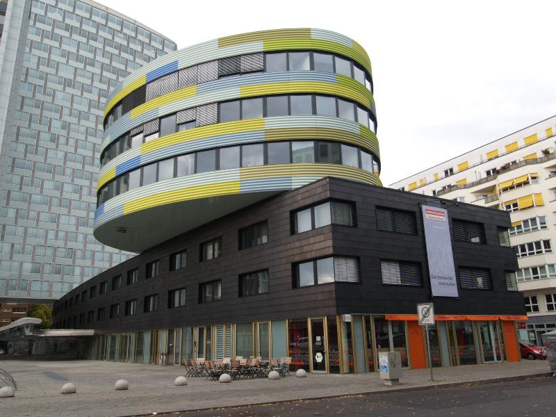 Berlin, Germany: GSW Hauptverwaltung (Markgrafenstrasse): view (1999, Sauerbruch Hutton Architekten)