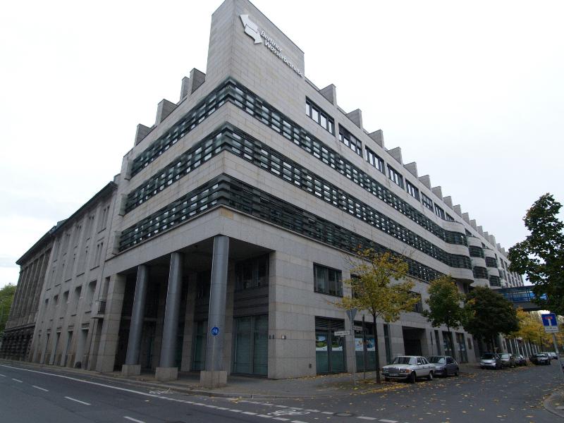 Berlin, Germany: Berliner Wasserbetriebe headquarters (Neue Judenstrasse): view (1999, Joachim Ganz Architekt)