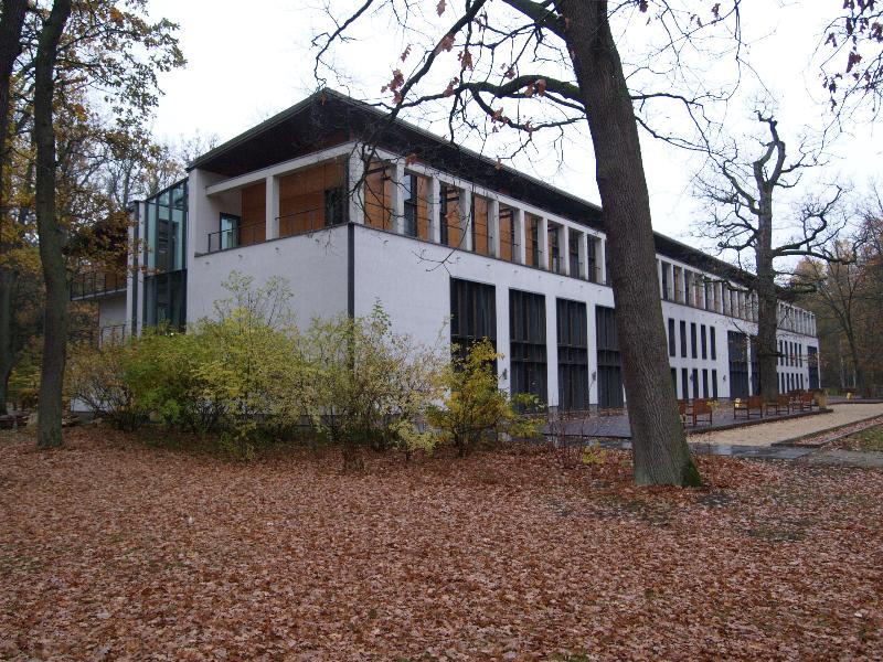Joachimsthal, Germany: bbw Kommunikationszentrum (Conference Center Hubertusstock): view (1997-1998, ELW Weitz und Partner)