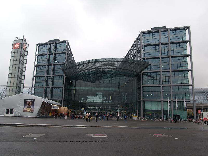 Berlin, Germany: Hauptbahnhof: view (1995-2006, von Gerkan, Marg und Partner)