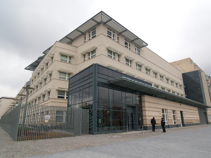 Berlin, Germany: US (American) Embassy (Behrenstrasse): view (2008, architect Moore Ruble Yudell)