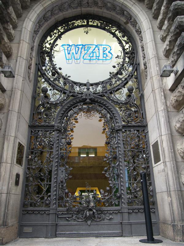Berlin, Germany: WZB (Wissenschftszentrum Berlin fur Sozialforschung) (Reichpietschufer): door