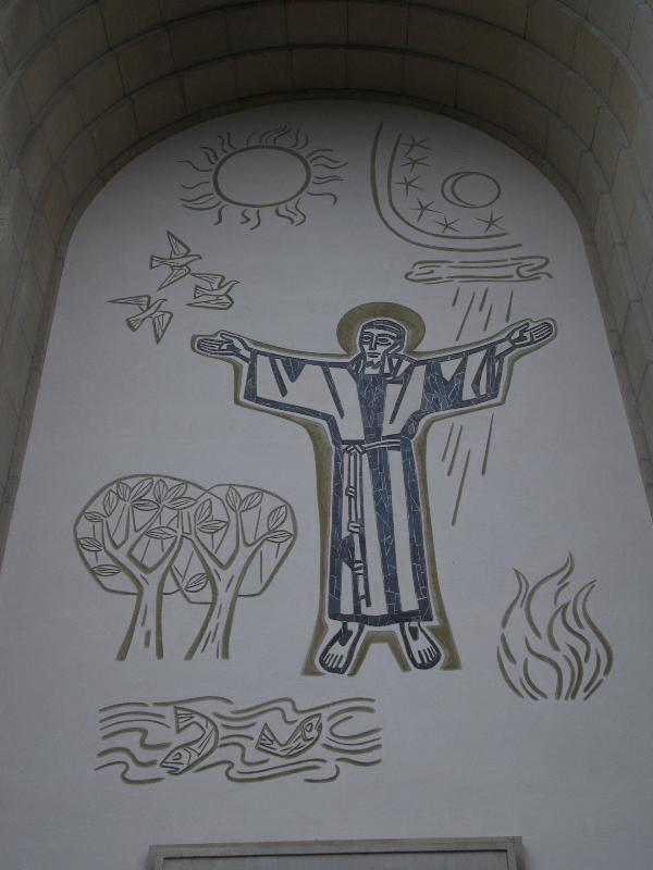 Karlsruhe (Weiherfeld-Dammerstock), Germany: St-Franziskus-Kirche (Rechts der Alb): tympanum decoration (1936-1938, architects Fridolin Bosch and Anton Ohnmacht)