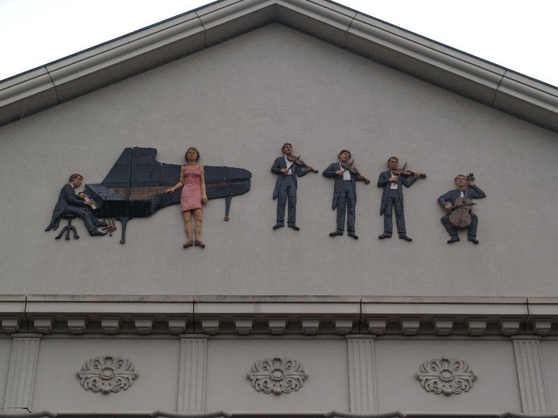 Karlsruhe, Germany: Konzerthaus (Concert hall) (Festplatz): tympanum (pediment) decoration, music ensemble (1996, Stephan Balkenhol) (replaced one by Karl Albiker destroyed in WWII)