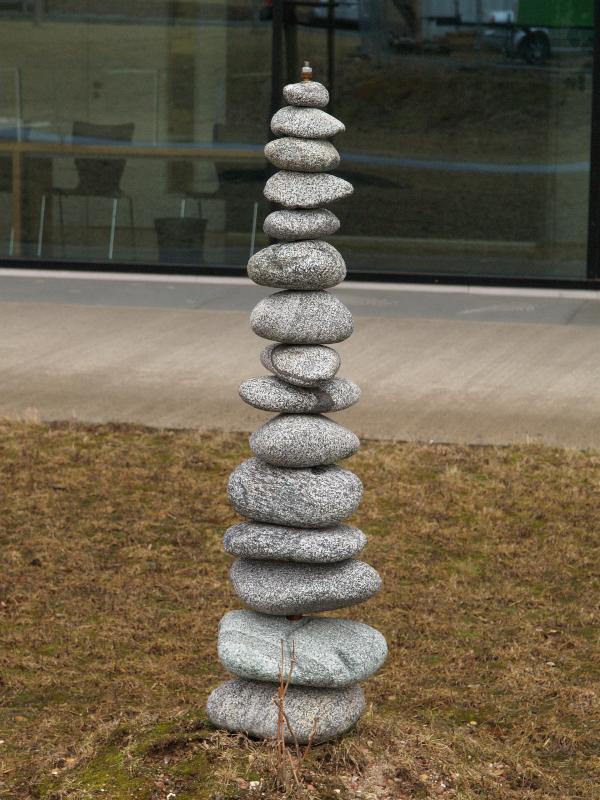 Frankfurt (Riedberg), Germany: Goethe-Universitaet Frankfurt Am Main: Institut fur Geowissenschaften (Institute of Geoscience, Altenhoeferallee 1), stone pile sculpture