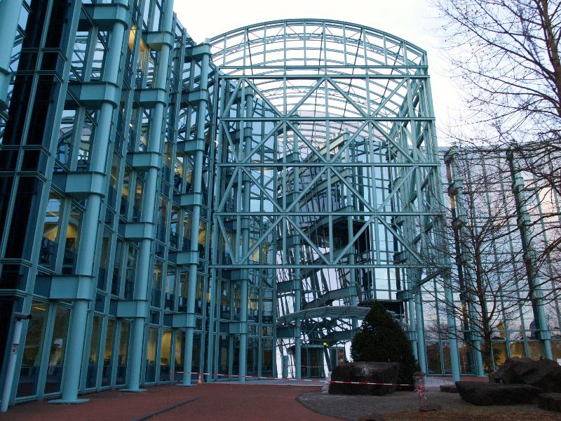Frankfurt (Mertonviertel, Heddernheim), Germany: Deutsches Reiseburo (Emil-von-Behring-Strasse 6): entrance (1991, Isenberg Architekten)