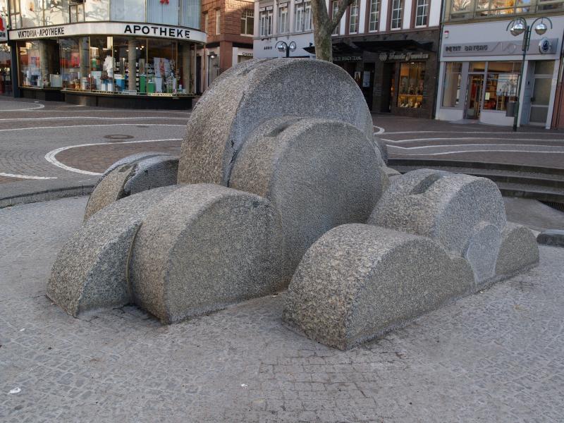 Frankfurt, Germany: Grosse Bockenheimer Strasse: Fressgass' Brunnen (fountain) (1977, Inge Hagner)
