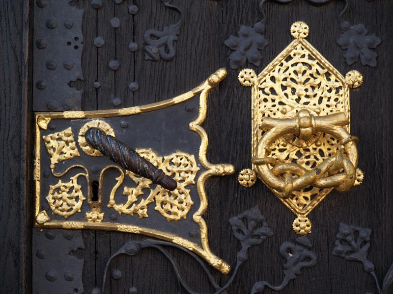 Frankfurt, Germany: Roemer (Roemerberg 21): door detail (originally medieval, destroyed in WWII)