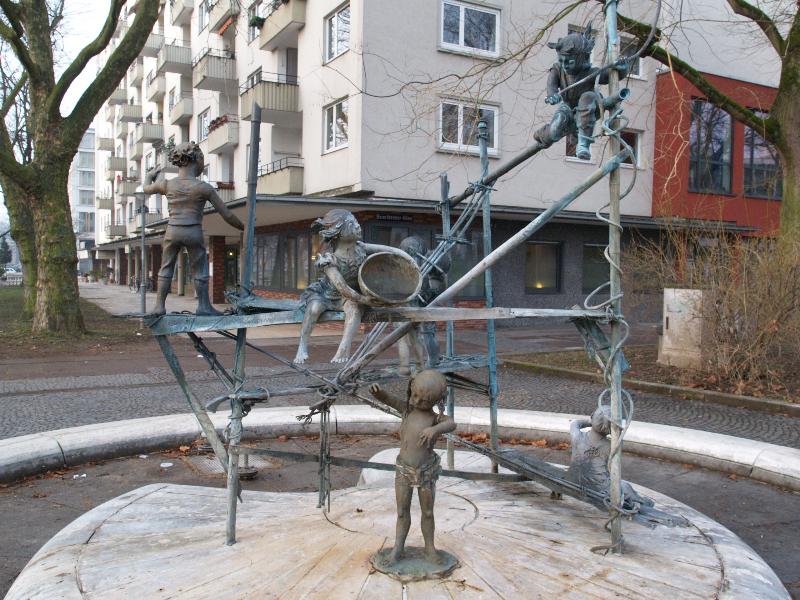 Karlsruhe, Germany: Brigantenbrunnen (Ettlinger Strasse): fountain sculpture (1976-1979, Gudrun Schreiner)