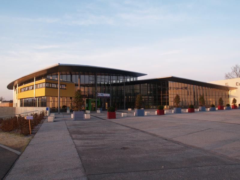 Karlsruhe, Germany: Europabad (Hermann-Veit-Strasse): view (2006-2008, architect Geier + Geier)