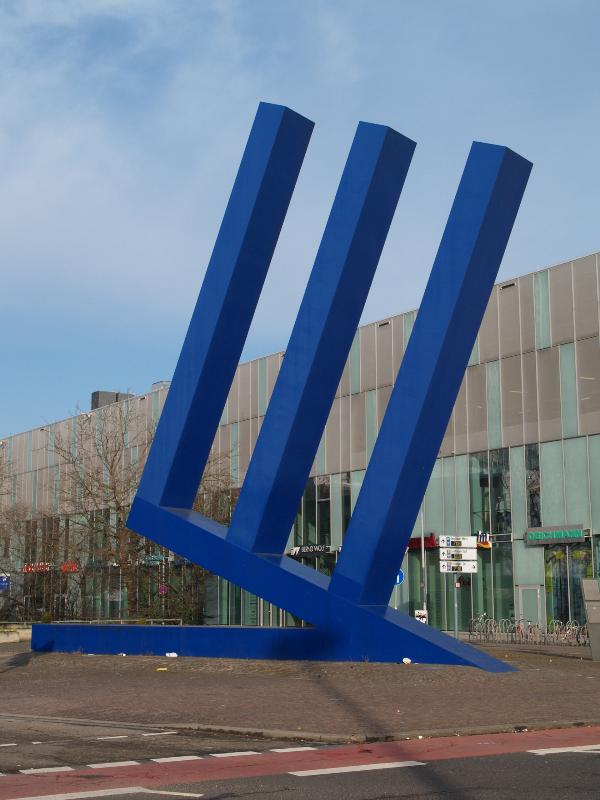 Karlsruhe, Germany: Ettlinger Tor shopping centre: Ettlinger-Tor-Skulptor (1998, artist Andreas Helmling, architect Alexander Grunenwald)