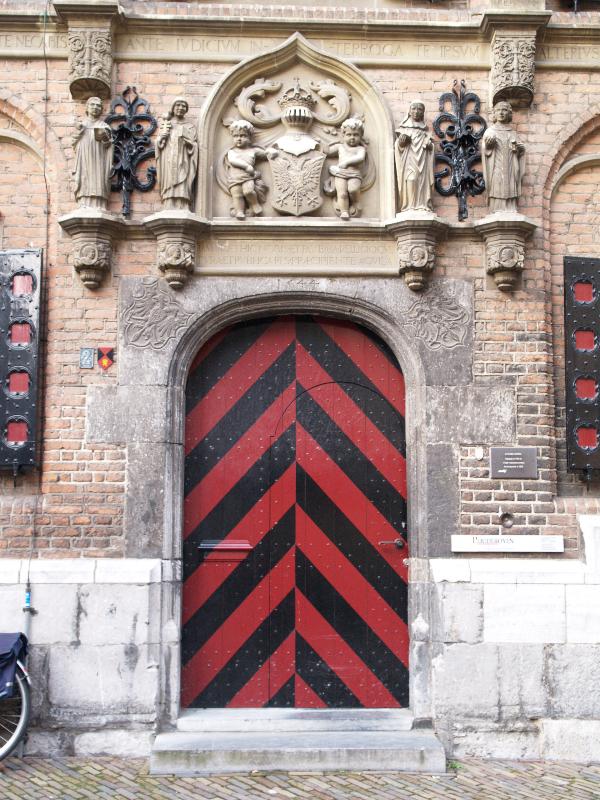 Nijmegen, Netherlands: Latijnse School (Stedelijk Gymnasium, Sint Stevenskerkhof 2): entrance (1554-1555, architect Herman van Herengraves, restored 1975)