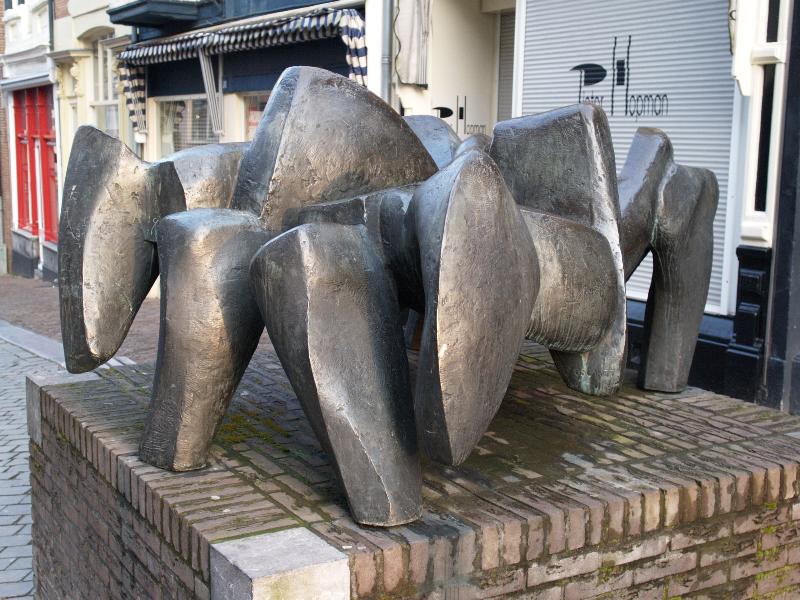 Nijmegen, Netherlands: Stikke Hezelstraat: sculpture (1978, Oscar Goedhart)