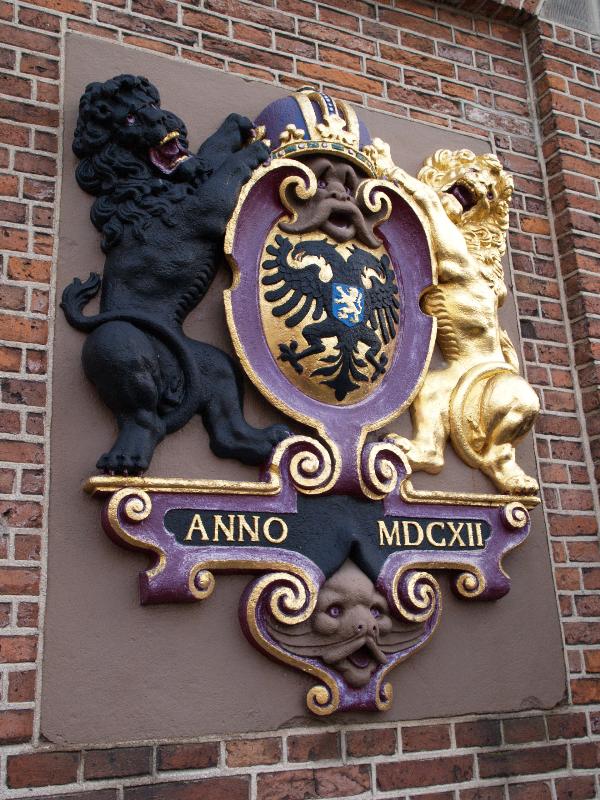 Nijmegen, Netherlands: De Waagh (Weigh House, Grote Markt 26): shield