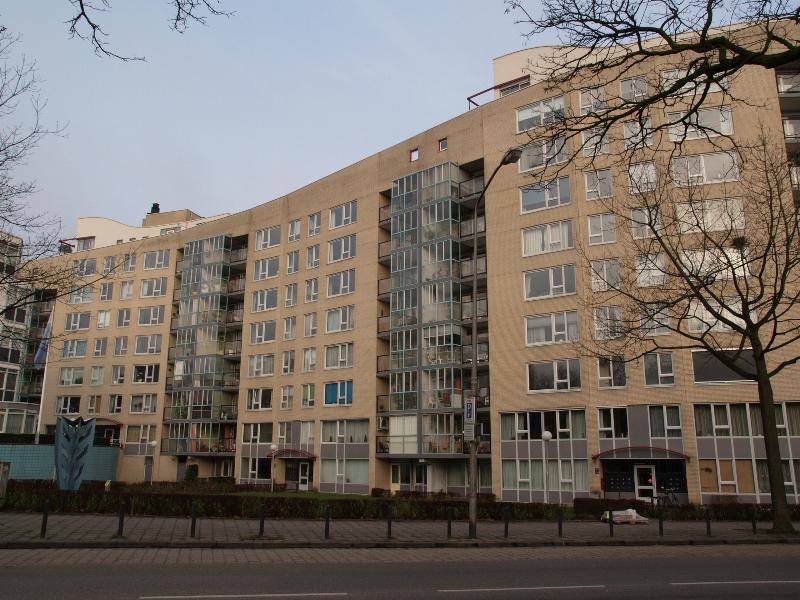 Nijmegen, Netherlands: Kronenburg State (Kronenburgersingel 233-267A): view (1992, Hoogstad van Tilburg Architecten)