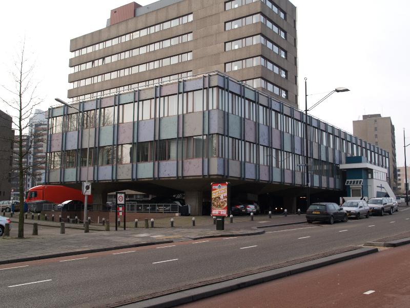 Nijmegen, Netherlands: Stieltjesstraat 2 (Belastingdienst): view of low-rise block (1990s?)