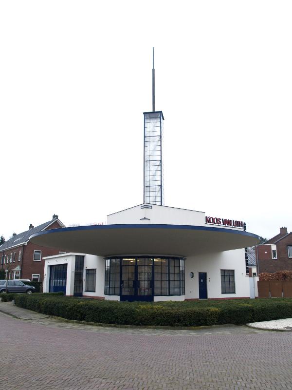 Nijmegen, Netherlands: Tankstelle Auto Palace (gas station): view (Neuen Sachlichkeit style, 1936, architects B.J. Meerman and J. van der Pijll; gas station closed 1977; restored 1993 by Architektenbureau Koos van Lith)