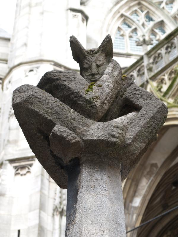 Nijmegen, Netherlands: Sint Stevenskerkhof: 'Moenen' (1968, sculptor Piet Killaars)